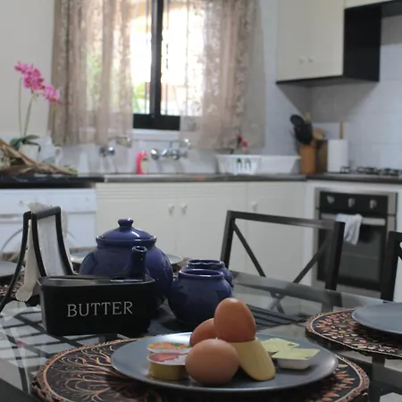 Salt Town House בית הארחה 3*
